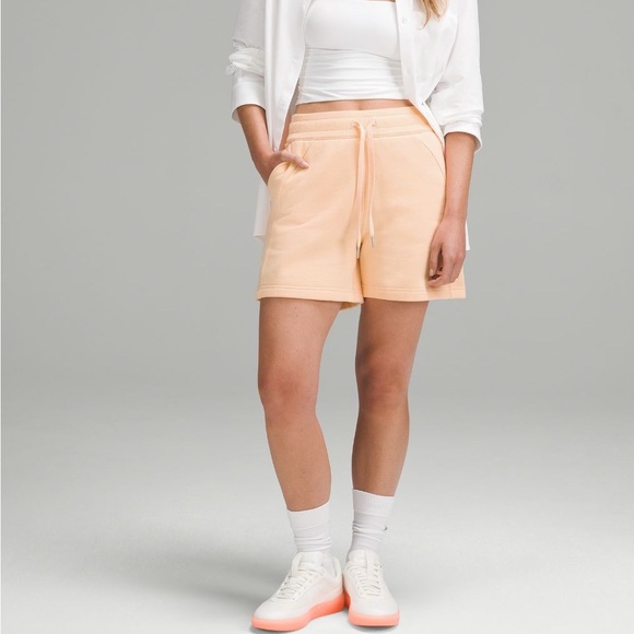 Lululemon Scuba High-Rise Short 5" Peach Bellini - Picture 1 of 13